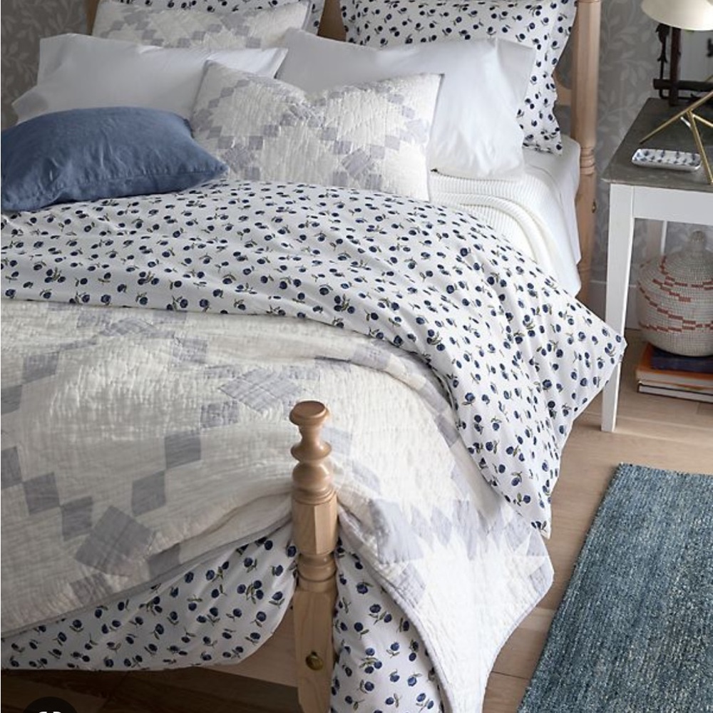 Garnet Hill Agnes King Linen/Cotton White and Gray Quilt